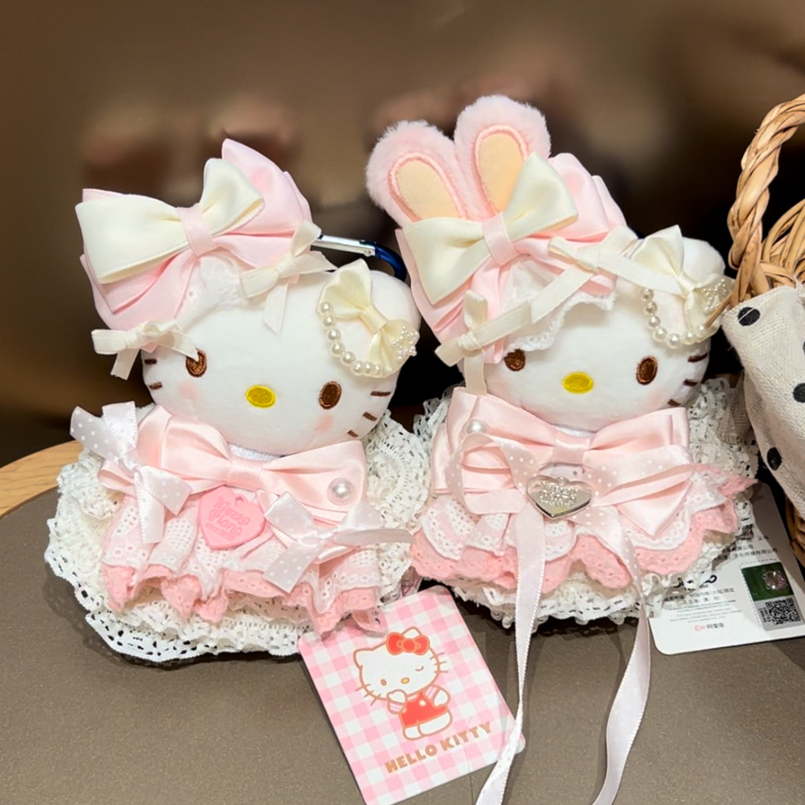 Car Accessories In Japan - Sanrio Hello Kitty Rosa Lolita-Kleid Hasenohren