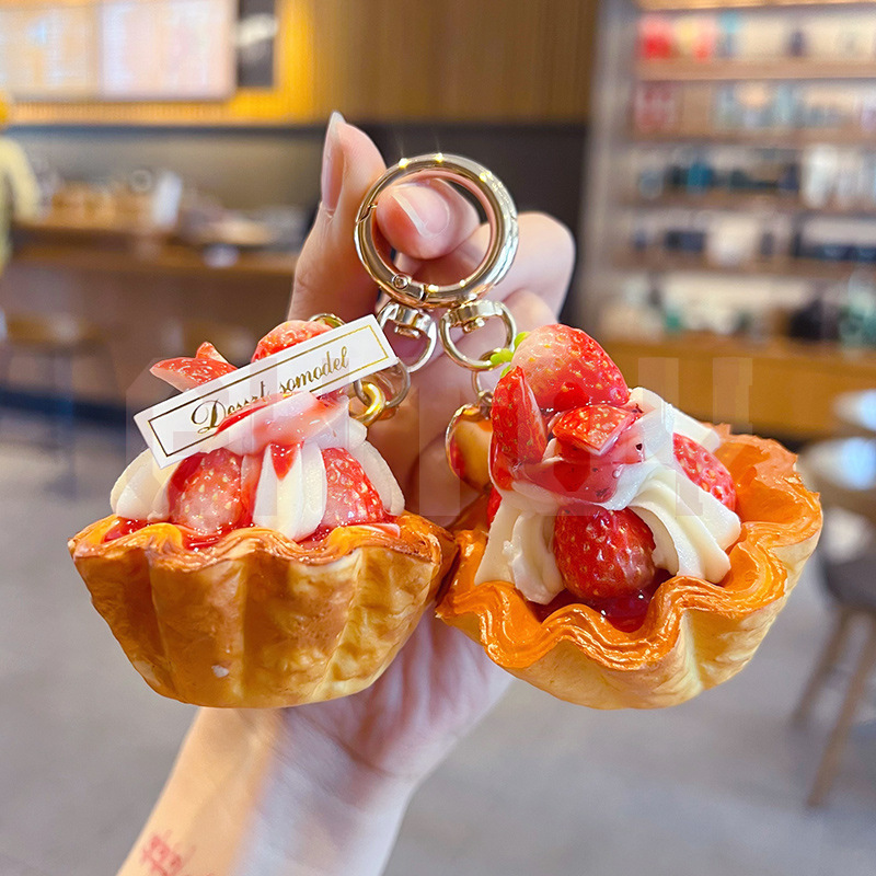 Car Accessories In Japan - Kreativer PU-Erdbeer-Eierkuchen-Schlüsselanhänger, realistischer Dessert-Taschenanhänger, Eiscreme-Schlüsselring, Rucksack-Anhänger,