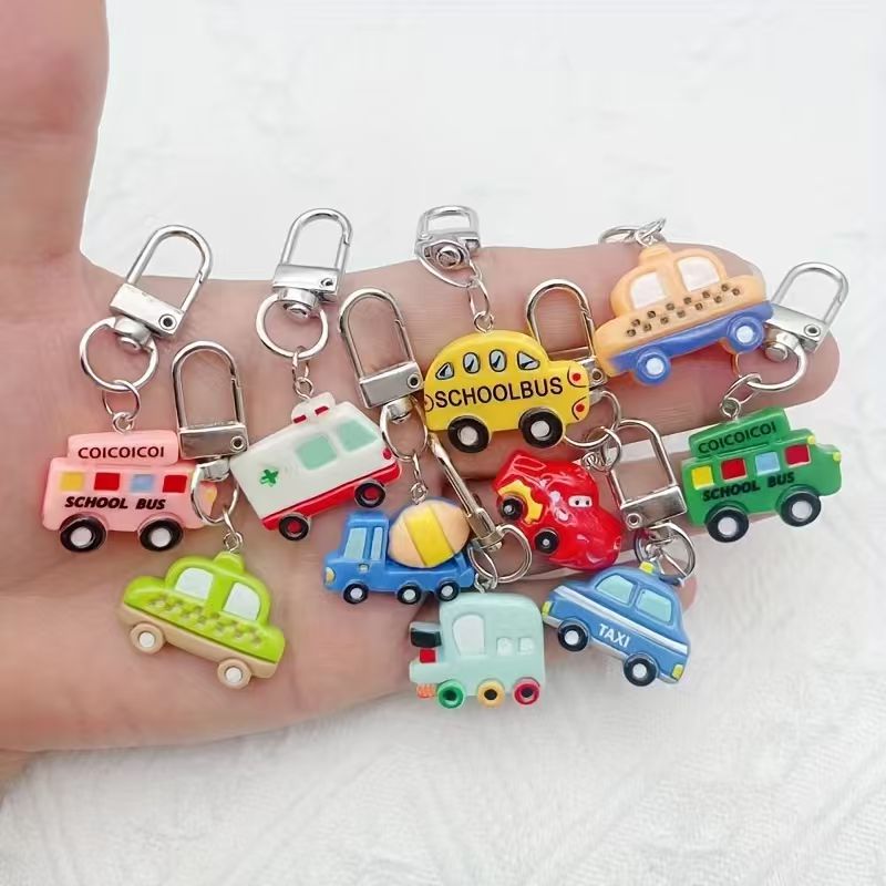 Car Accessories Gifts - 10 Stück Cartoon-Autoschlüsselanhänger aus Kunstharz, geeignet