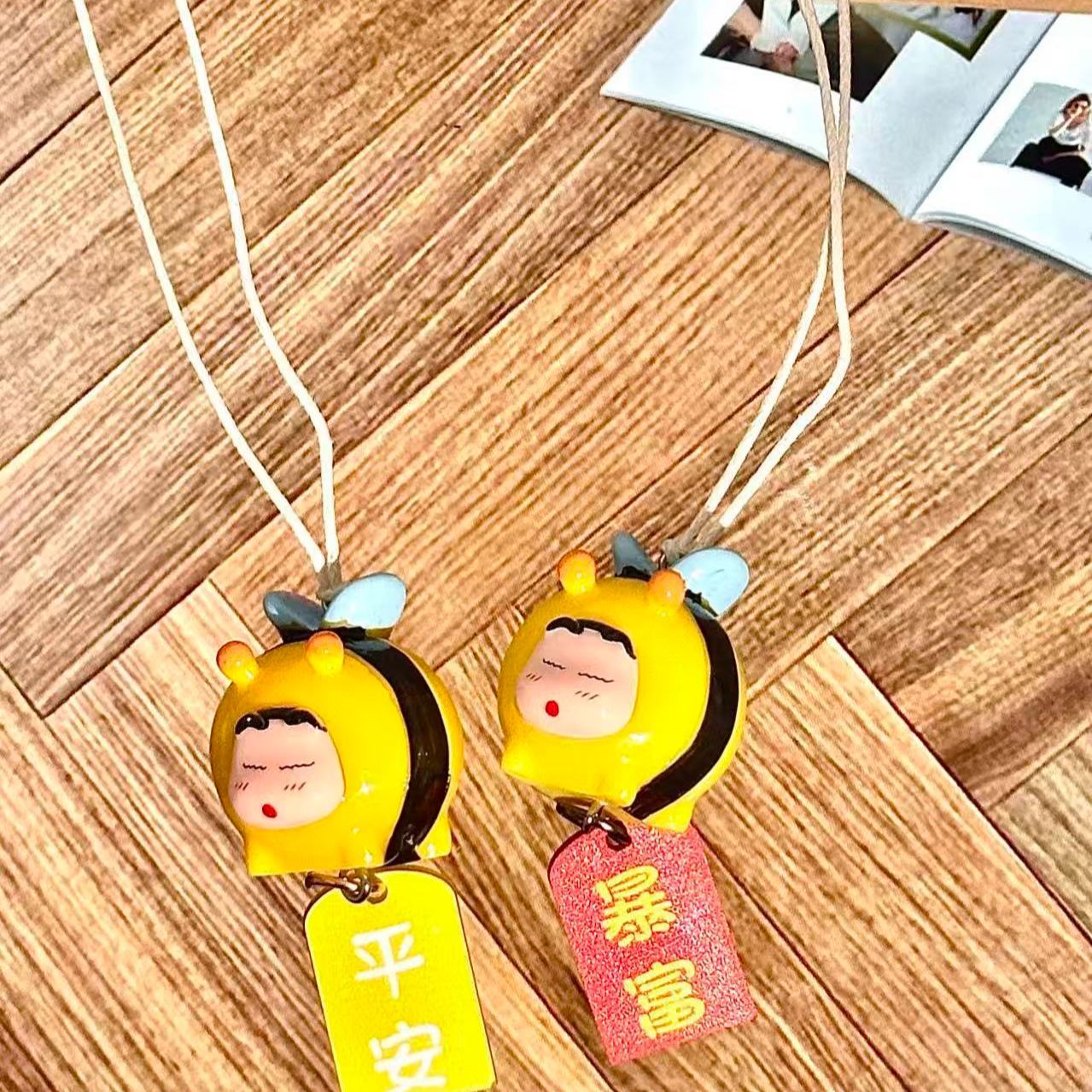 Crayon Shin-chan Bienen-Cospla – Car Accessories Papar Bewertung und Preis