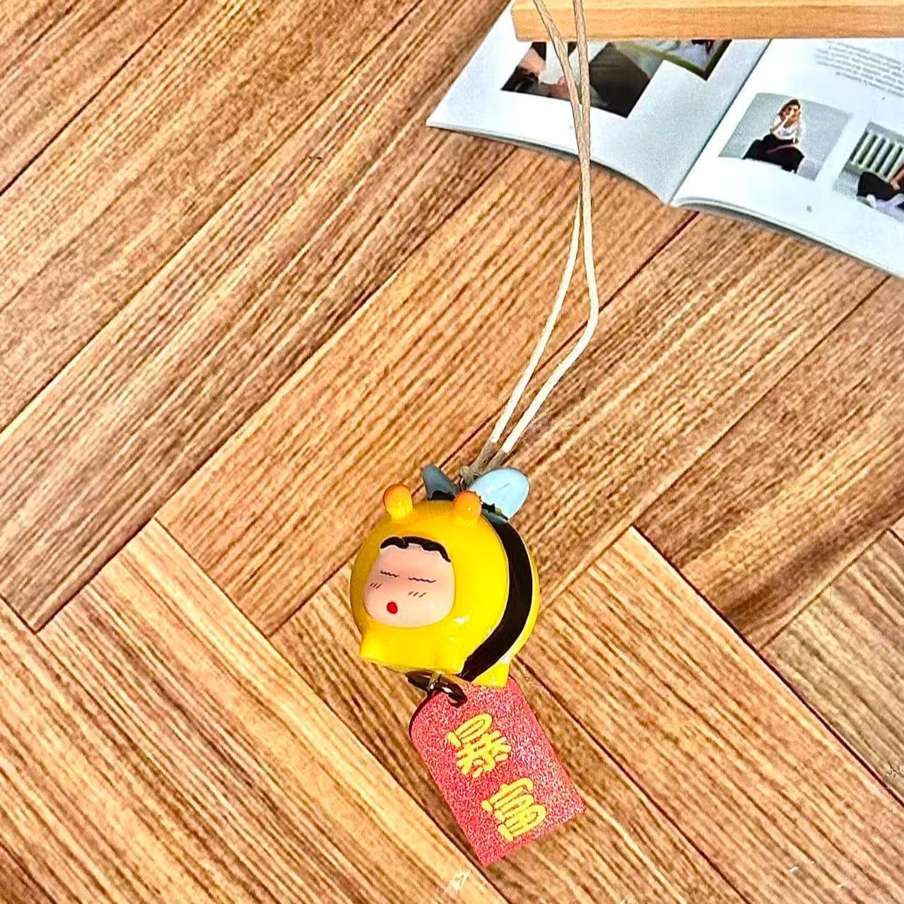 Crayon Shin-chan Bienen-Cospla – Car Accessories Papar Bewertung und Preis